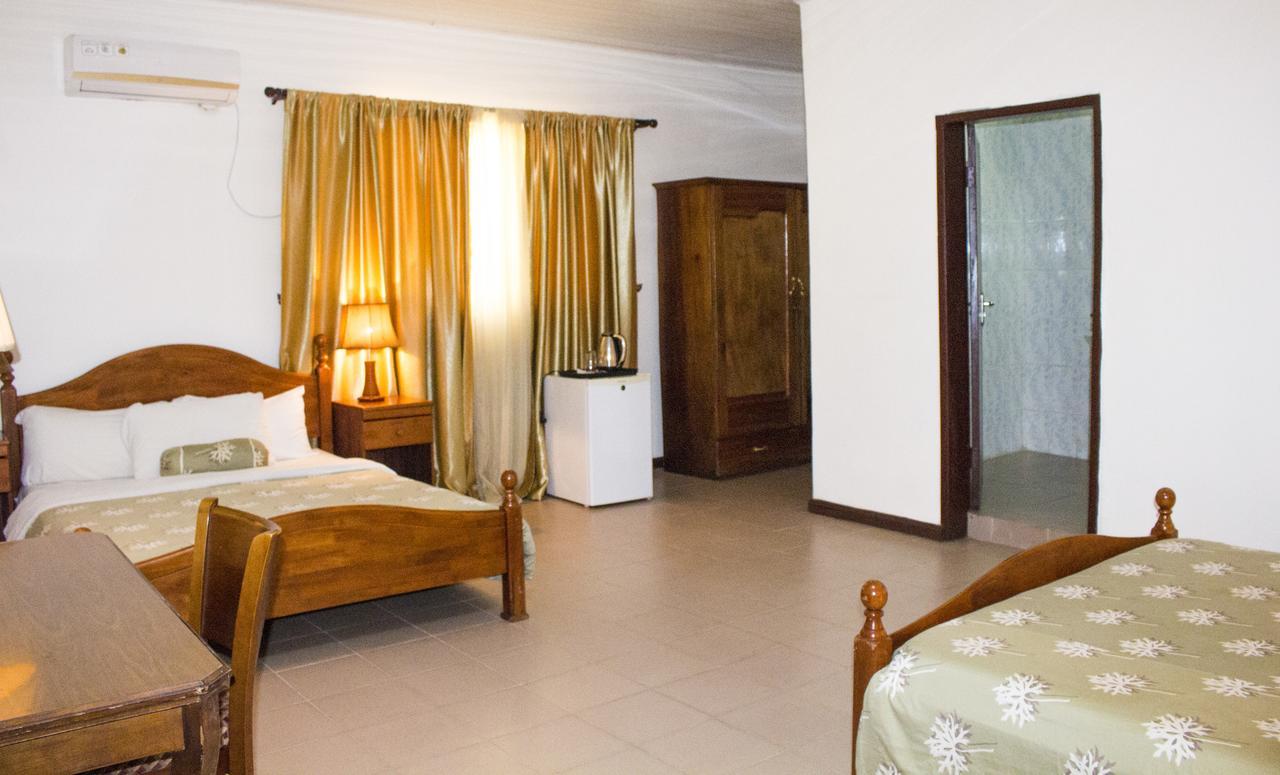 Embassy Suites Hotel Monrovia Exteriér fotografie
