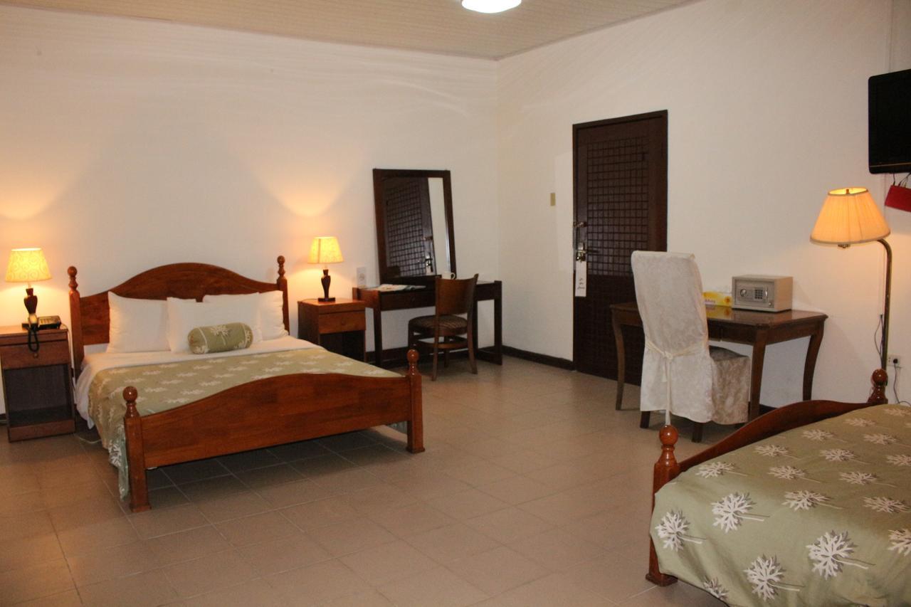 Embassy Suites Hotel Monrovia Exteriér fotografie