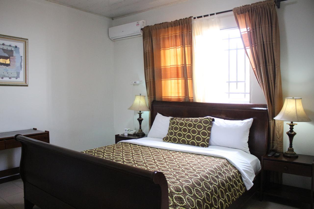 Embassy Suites Hotel Monrovia Exteriér fotografie