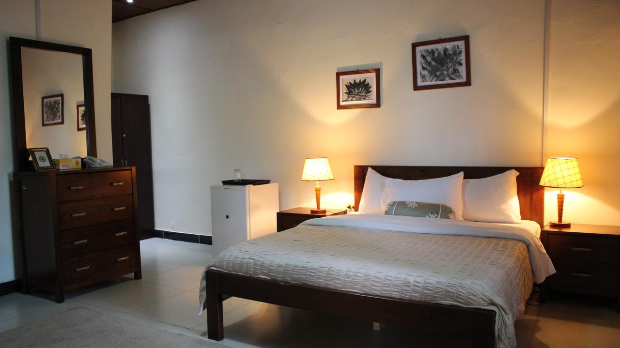 Embassy Suites Hotel Monrovia Exteriér fotografie