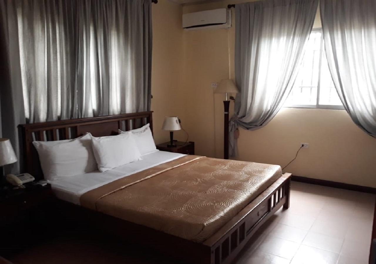 Embassy Suites Hotel Monrovia Exteriér fotografie